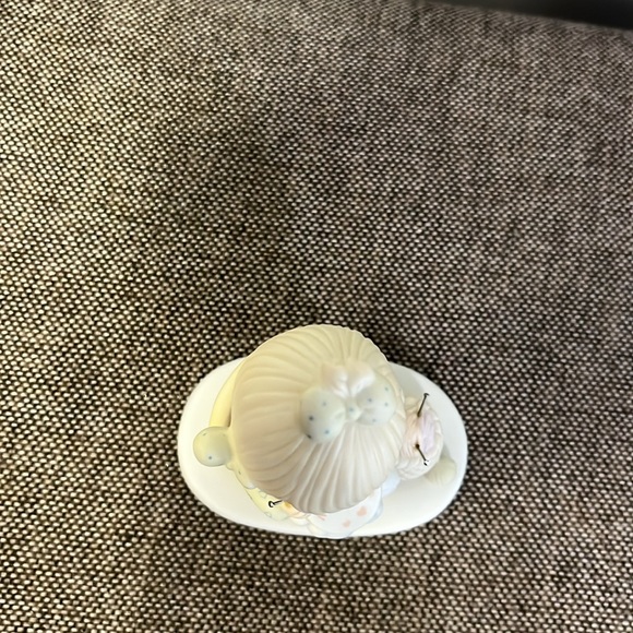 Precious Moments “Mother Sew Dear” figurine. - Picture 5 of 7